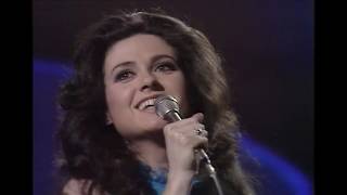 1974 Italy: Gigliola Cinquetti - Si (2nd at Eurovision Song Contest in Brighton) with SUBTITLES