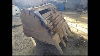 Oprava lopaty bagru. Excavator bucket repair.