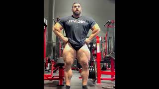 Giant muscle bull Derek Lunsford and his massive quads