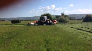 JCB 3155 Fastrac Kuhn FC280f and FC283 mowing for first cut