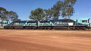 IMG 1557 CBH006/ CBH014 leading 7A32/ 7A33 grain into Hyden on 7 April 2018.