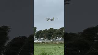 Crazy high winds 🌪️✈️ #aviation #planespotting #ytshorts #yt #airport #plane #schiphol #storm #klm