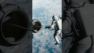 Astronaut in Space walk out of ISS #shorts #earthview #animation