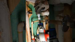 Replacing a broken hosebibb and valve 💦 #plumbing #plumber #shortsvideo