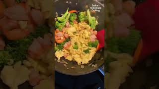 Easy and quick fried rice with shrimp and veggies