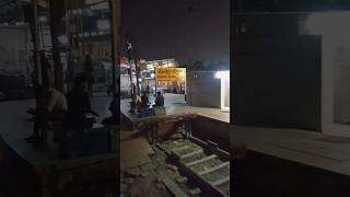 कानपुर रेलवे स्टेशन पर पहुँचती हुई |22540 Anad Vihar Terminal Mau JunctionSF Express #railway