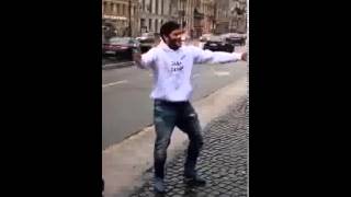 Footballer Hulk Serenades dancing on the street in St. Petersburg - NEWS