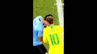 Neymar JR le hace caño a Luis Suarez