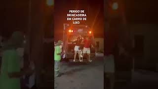 JOVEM SE ARRISCA COM BRINCADEIRA EM CARRO DE LIXO NA PB