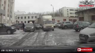 внимание !!  IDIOT Дальнобойщики CRAZY проезжает грузовик FAILS 2017 год