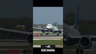 United Airlines Airbus A321NEO Landing