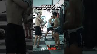 He shows us how a Muay Thai uppercut combination is done #muaythai #muaythailovers #shorts #viral