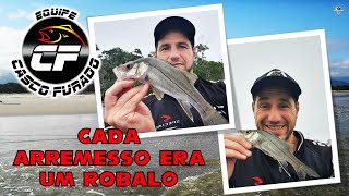 PESCANDO ROBALO COM PLUG NA GALHADA