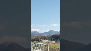 ある秋の日の上越線上り電車と赤城山 #train #電車 #赤城山 #群馬