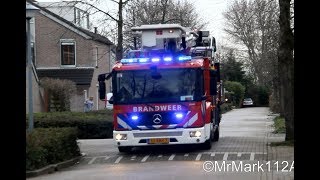 Veel Brandweer, Ambulances en Politie met spoed Naar meldingen in Almere