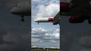 Virgin Atlantic Boeing 787-9 Dreamliner [G-VOOH] landing at Heathrow #shorts #planespotting #flight