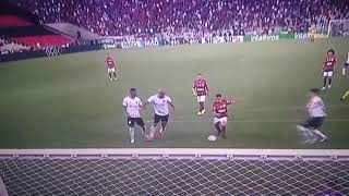 Inacreditável que esse gol do Michael não entrou!!