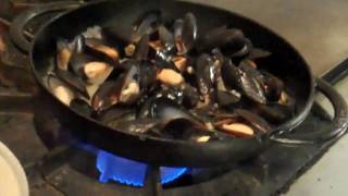 Zed 451 Chicago: PEI Mussels Recipe with  Chef Quack