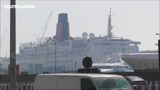 Queen Elizabeth 2 QE2 cruise liner from the Cunard Line @ Dubaï 1 april 2022 - Paquebot