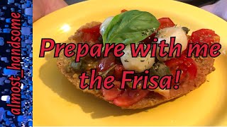 Prepare with me the Frisa, a typical dish of Puglia. Yummy!