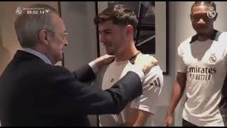 Florentino Pérez with the players at the team hotel.