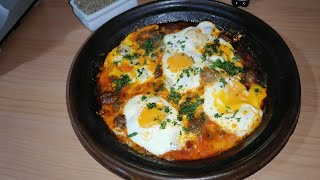 tajine marocchine di Carne machinata facile /طاجين بالكفتة و البيض سهل