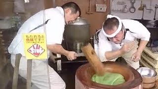 Pounding Mochi with the Fastest Mochi Maker @Nara Japan