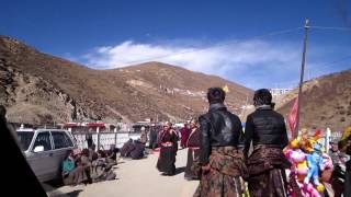 A trip to Larung Gar Tibetan Monastery チベット修道院への旅行 Travel to Tibetan Song by Phurbu Namgyal