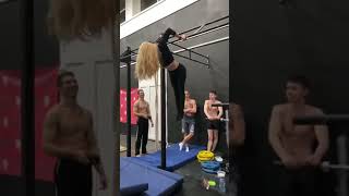 Look at the guys reaction  😂 insane fitness girl skills calisthenics