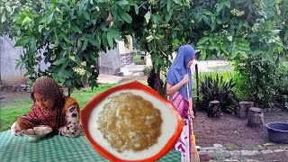 Hujan Deras Di Pagi Hari Membuat Bubur Singkong Gula Merah Yang Enak Dan Lembut