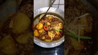 Aloo keema recipe dhaba style | Non veg recipe |aasan gosht ki recipe #shorts #ytshorts #streetfood