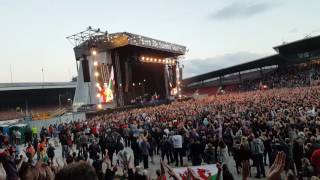 Stereophonics live 2016 Wrexham Giant Welsh flag.