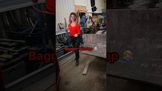 #handwerk #werkstatt #schrauben #tools #power #bagger #excavator #girl #tutorial #fun #shorts