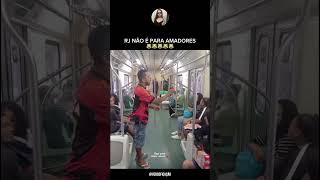 Homem vende o invendável no trem do Rio de janeiro