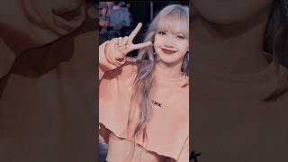 Blackpink member Lisa cute photo #blackpink #lisa #blinks #blackpink