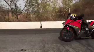 Honda CBR250 Vs KTM RC200 KNEE DRAG CORNERING