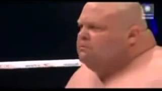 Жирдяй против боксера в боях без правил  Fatman vs boxer in MMA