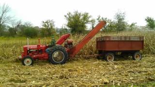 Picking corn 2016 Reynolds IN