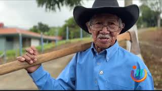 Don Presentación tiene 108 años y es el más ágil con el machete