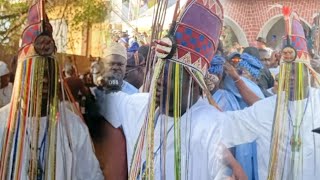 WATCH FIRST CROWN IN YORUBA LAND, SEE HOW OLOJO CROWN SHAKE OONI OF IFE WHEN EVER HE CARRY THE CROWN