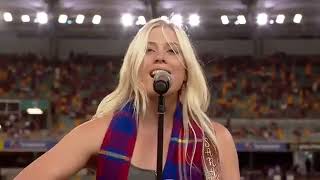 Australian artist Sara Berki singing 'Country Roads' (1 Million Views - 2024)