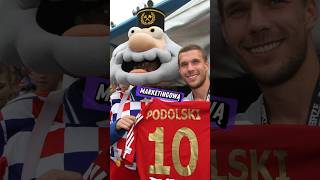 PODOLSKI SPĘDZA WOLNY CZAS Z KIBICAMI