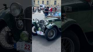 Retro cars in Prague #praguewalkingtour #oldtown #automobile