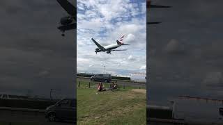 British Airways Boeing 777-200(ER) [G-YMMJ] landing at London Heathrow #shorts #planespotting