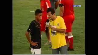 o cada faz entrevista com o jogador e depois abandona dizendo "muito obrigado muito obrigado"