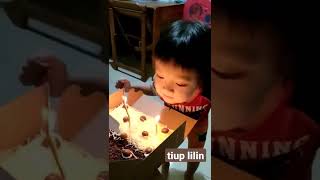 anak umur 2tahun tiup lilin kue ulang tahun #shorts #shortsfund #shortsvideo