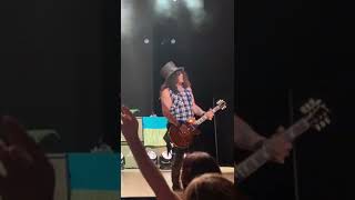 #SLASH gets Electric Shock from guitar! Wait til the end