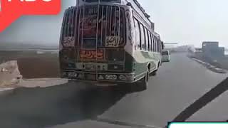 Pakistani Buses is very Dangerous Racing In road of Lahore 😯😯😧