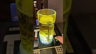 Japan's Automatic Beer Pouring Machine #shorts