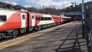 *LOUD* 3-tone from LNER Class 91 rocketing past Hadley Wood - TransportStuff Shorts